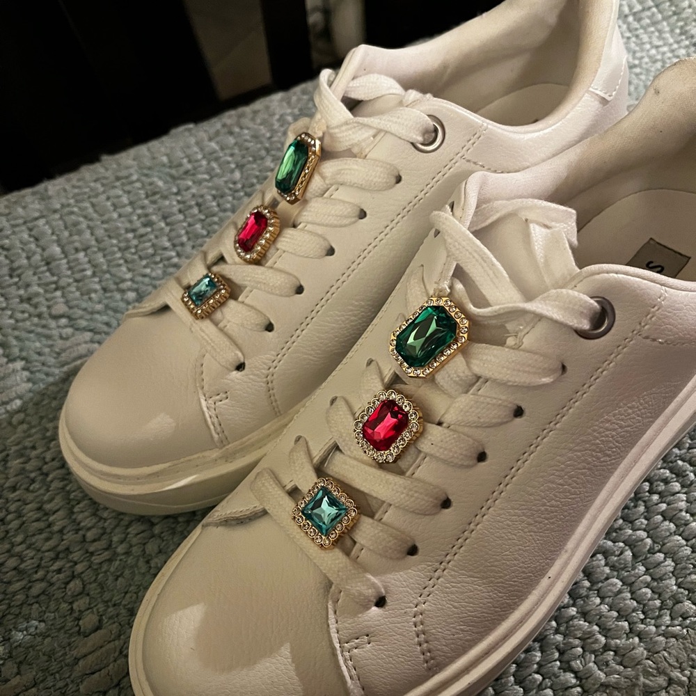 Steve Madden white sneakers . - Picture 9 of 13